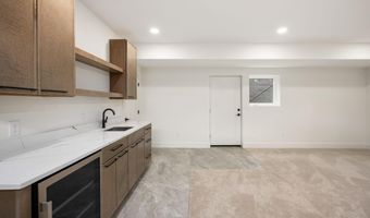 2001 N GEORGE MASON Dr, Arlington, VA 22207