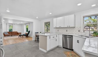 2206 N MCDONALD St, Appleton, WI 54911