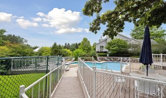 4274 Hillside Dr, Ann Arbor, MI 48105