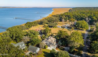 210 Old Plantation Dr W, Beaufort, SC 29907