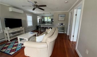 53 Center Ave, Middletown, RI 02842