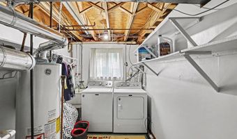 302 Westwinds Dr, Almont, MI 48003