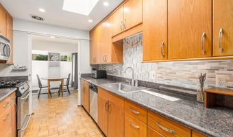 1402 Bardstown Trl, Ann Arbor, MI 48105
