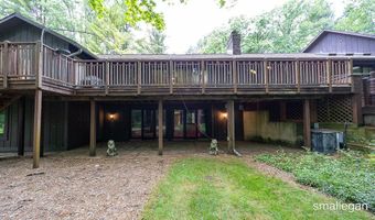 550 Greentree Ln NE, Ada, MI 49301