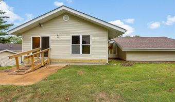 1017 Hollybend Dr, Ballwin, MO 63021