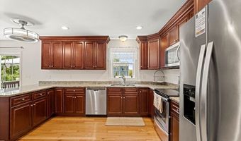 34 Amesbury Ave, Amesbury, MA 01913