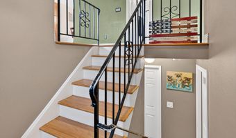 33 Hawthorne Ct, Albany, NY 12211