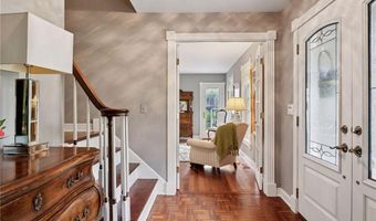 1511 Colleen Ave, Arden Hills, MN 55112