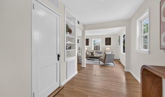 6010 BANGOR Dr, Alexandria, VA 22303