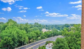 4390 LORCOM Ln 805, Arlington, VA 22207