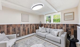 445 Lincoln Dr, Cheshire, CT 06410