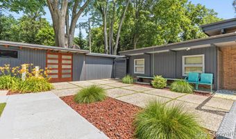 1235 Thornapple River Dr SE, Ada, MI 49301