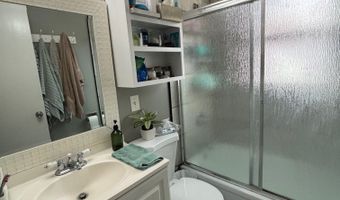 6 Irving Pl, Danbury, CT 06810