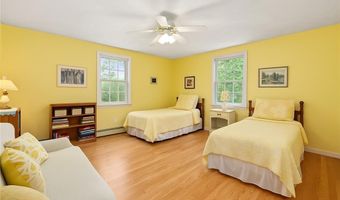 34 Finch Ln, North Kingstown, RI 02874