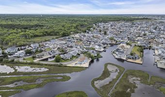221 Magnolia Dr, Bayville, NJ 08721