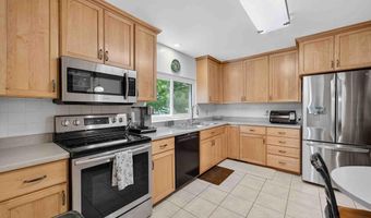 19 Sugar Maple Trl, Madison, WI 53717