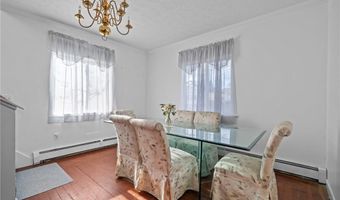 16 Courtway St, Narragansett, RI 02882