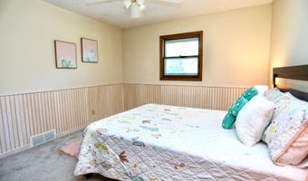 903 Willow Dr, Aberdeen, SD 57401