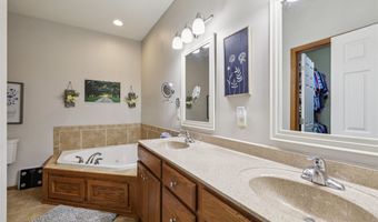 4103 NE Briarwood Dr, Ankeny, IA 50021