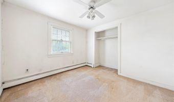 4 Coles Ave, Amityville, NY 11701