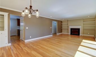6 Pine Ln, Johnston, RI 02919