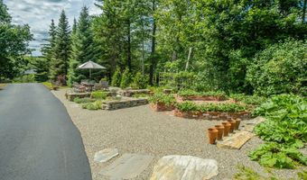 48 Old Searsport Ave, Belfast, ME 04915