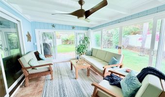 827 Kalalea St, Honolulu, HI 96825