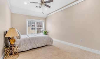 54 Loomis St 2202, Bedford, MA 01730