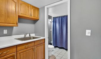 10 Meadowbrook Rd, Auburn, MA 01501