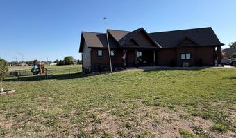 1524 Beechwood Dr, Aurora, NE 68818
