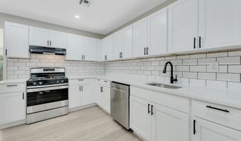 5 Mast Dr, Barnegat, NJ 08005