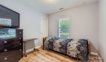 1305 Lauren Village Dr, Charlotte, NC 28213