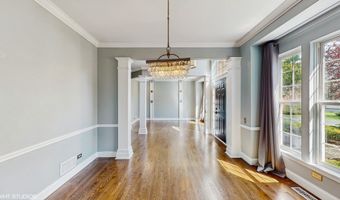 8 GEORGETOWN Ct, Algonquin, IL 60102