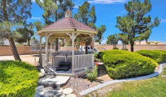 19581 Powhatan Rd, Apple Valley, CA 92308