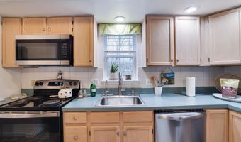 299 Scenic Dr, Blakeslee, PA 18610