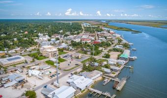 19 Leslie St, Apalachicola, FL 32320