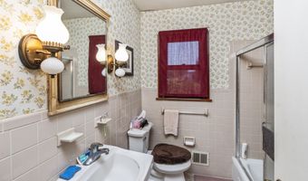 9 Campagna Dr, Albany, NY 12205