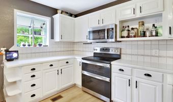 416 Country Hills Dr, Augusta, KS 67010