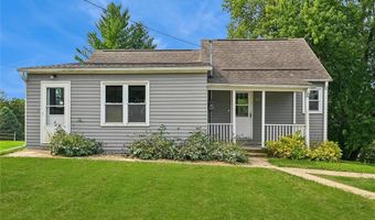 203 E 4th St, Anamosa, IA 52205