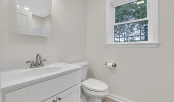 305 Mountainside Dr, Alloway, NJ 07422