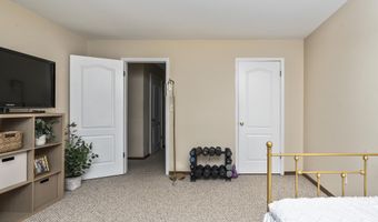 3 Woodside Dr, Albany, NY 12208
