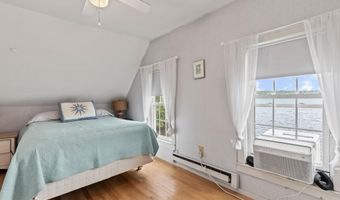 301 PRIDE FARM Rd, Falmouth, ME 04105