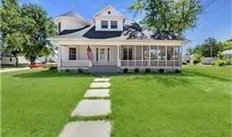 903 Greene St, Adel, IA 50003