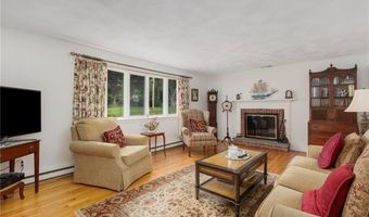 68 Birchwood Dr, Narragansett, RI 02882