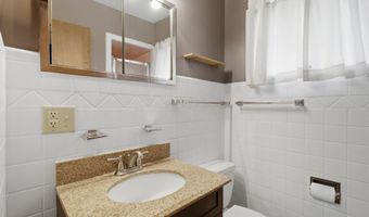 912 W Pleasant St, Aurora, MO 65605