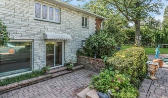 260 Oakridge Ln, Albertson, NY 11507