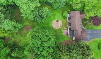 2 Sequoia Dr, Cromwell, CT 06416