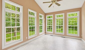 815 Centerville Trl, Aurora, OH 44202
