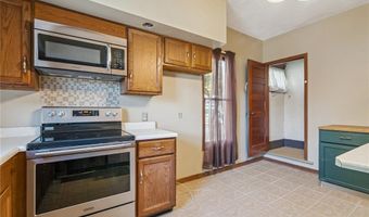 218 N Huber St, Anamosa, IA 52205