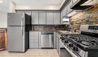 1208 NE 3Rd St, Bentonville, AR 72712